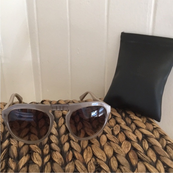 Vera Wang Yuna round sunglasses with foldable arms in grey resin - Picture 2 of 8